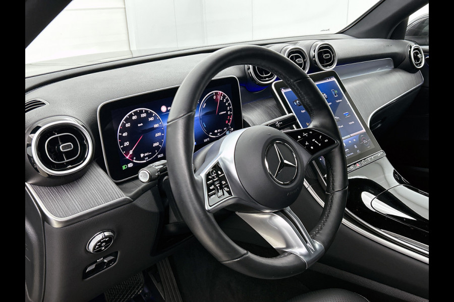 Mercedes-Benz GLC Coupé 300 e 4MATIC Plug-In Hybride Trekhaak | Alarm Klasse 3 | Rijassistentiepakket plus | Stuur en Stoelverwarming | Parkeerpakket met 360°-camera | Distronic. Inclusief 24 maanden MB Certified garantie voor Europa.
