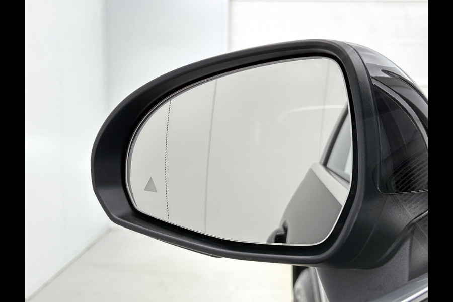 Mercedes-Benz GLC Coupé 300 e 4MATIC Plug-In Hybride Trekhaak | Alarm Klasse 3 | Rijassistentiepakket plus | Stuur en Stoelverwarming | Parkeerpakket met 360°-camera | Distronic. Inclusief 24 maanden MB Certified garantie voor Europa.