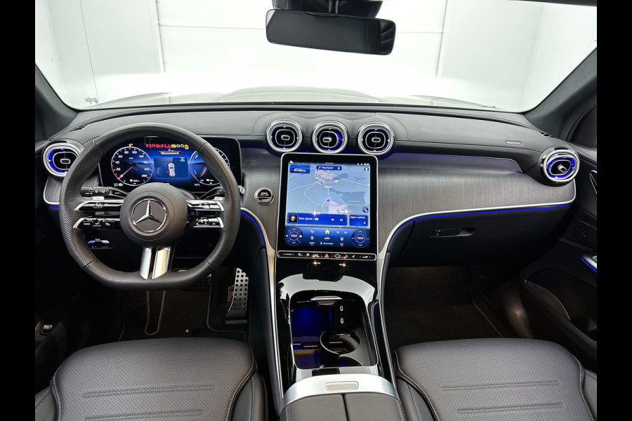 Mercedes-Benz GLC 300 e 4MATIC AMG Plug-In Hybride AMG Line | Night Pakket | Trekhaak | Panorama Schuif-Kanteldak | Offroad-Techniek Pakket | Distronic. Inclusief 24 maanden MB Certified garantie voor Europa.