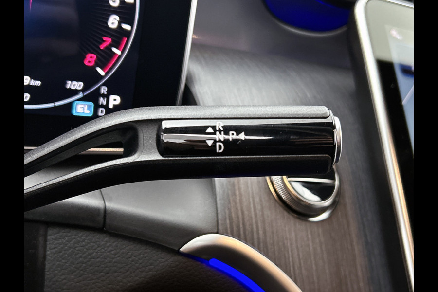 Mercedes-Benz GLC 300 e 4MATIC AMG Plug-In Hybride AMG Line | Night Pakket | Trekhaak | Panorama Schuif-Kanteldak | Offroad-Techniek Pakket | Distronic. Inclusief 24 maanden MB Certified garantie voor Europa.