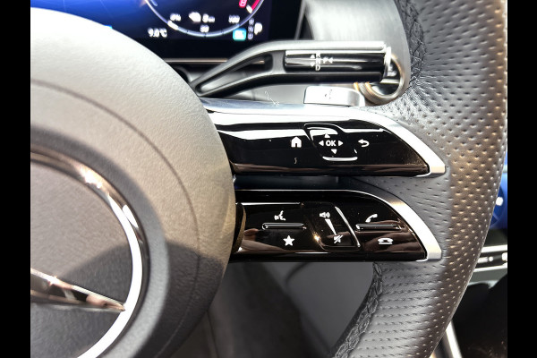 Mercedes-Benz GLC 300 e 4MATIC AMG Plug-In Hybride AMG Line | Night Pakket | Trekhaak | Panorama Schuif-Kanteldak | Offroad-Techniek Pakket | Distronic. Inclusief 24 maanden MB Certified garantie voor Europa.