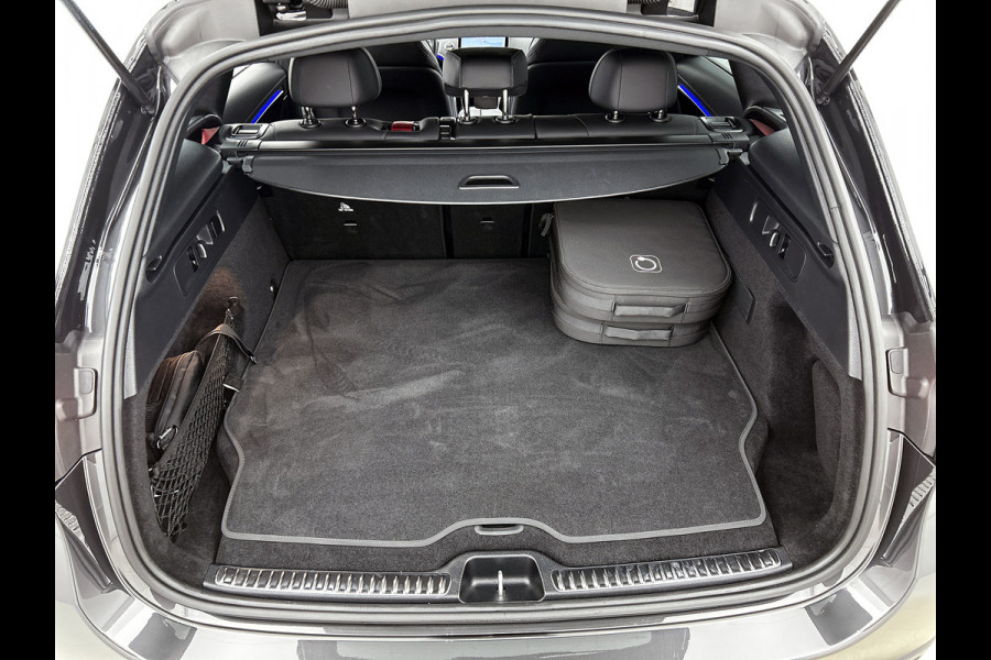Mercedes-Benz GLC 300 e 4MATIC AMG Plug-In Hybride AMG Line | Night Pakket | Trekhaak | Panorama Schuif-Kanteldak | Offroad-Techniek Pakket | Distronic. Inclusief 24 maanden MB Certified garantie voor Europa.