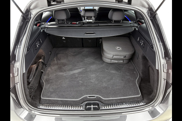 Mercedes-Benz GLC 300 e 4MATIC AMG Plug-In Hybride AMG Line | Night Pakket | Trekhaak | Panorama Schuif-Kanteldak | Offroad-Techniek Pakket | Distronic. Inclusief 24 maanden MB Certified garantie voor Europa.