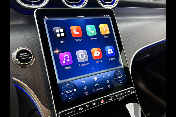 Mercedes-Benz GLC 300 e 4MATIC AMG Plug-In Hybride AMG Line | Night Pakket | Trekhaak | Panorama Schuif-Kanteldak | Offroad-Techniek Pakket | Distronic. Inclusief 24 maanden MB Certified garantie voor Europa.