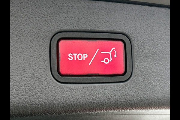 Mercedes-Benz GLC 300 e 4MATIC AMG Plug-In Hybride AMG Line | Night Pakket | Trekhaak | Panorama Schuif-Kanteldak | Offroad-Techniek Pakket | Distronic. Inclusief 24 maanden MB Certified garantie voor Europa.