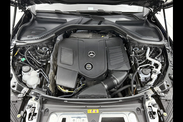 Mercedes-Benz GLC 300 e 4MATIC AMG Plug-In Hybride AMG Line | Night Pakket | Trekhaak | Panorama Schuif-Kanteldak | Offroad-Techniek Pakket | Distronic. Inclusief 24 maanden MB Certified garantie voor Europa.