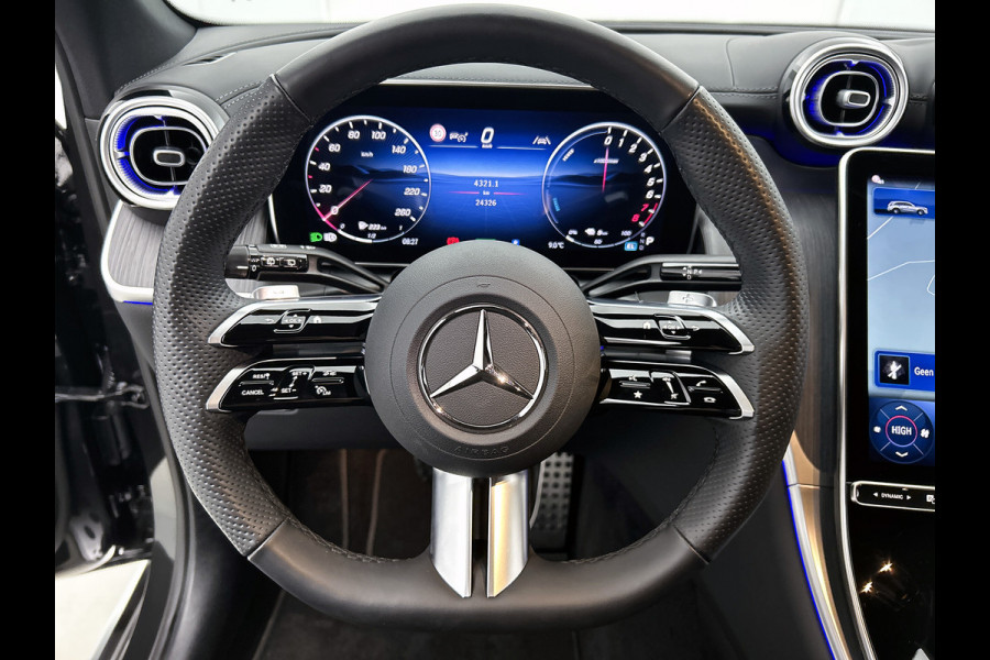 Mercedes-Benz GLC 300 e 4MATIC AMG Plug-In Hybride AMG Line | Night Pakket | Trekhaak | Panorama Schuif-Kanteldak | Offroad-Techniek Pakket | Distronic. Inclusief 24 maanden MB Certified garantie voor Europa.