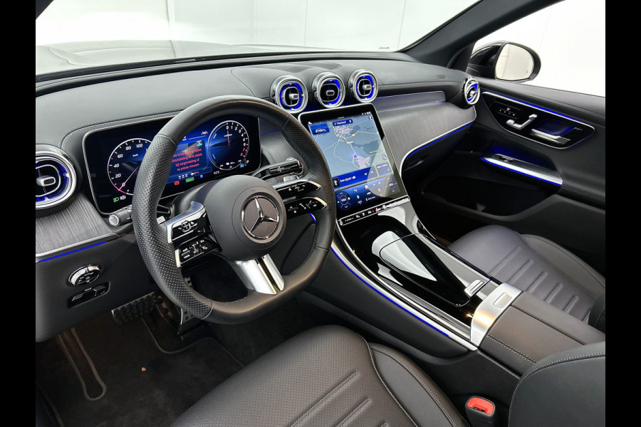 Mercedes-Benz GLC 300 e 4MATIC AMG Plug-In Hybride AMG Line | Night Pakket | Trekhaak | Panorama Schuif-Kanteldak | Offroad-Techniek Pakket | Distronic. Inclusief 24 maanden MB Certified garantie voor Europa.