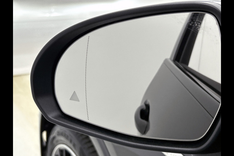 Mercedes-Benz GLC 300 e 4MATIC AMG Plug-In Hybride AMG Line | Night Pakket | Trekhaak | Panorama Schuif-Kanteldak | Offroad-Techniek Pakket | Distronic. Inclusief 24 maanden MB Certified garantie voor Europa.