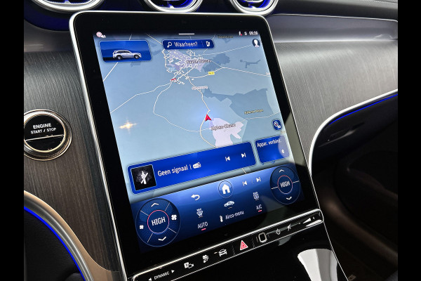 Mercedes-Benz GLC 300 e 4MATIC AMG Plug-In Hybride AMG Line | Night Pakket | Trekhaak | Panorama Schuif-Kanteldak | Offroad-Techniek Pakket | Distronic. Inclusief 24 maanden MB Certified garantie voor Europa.