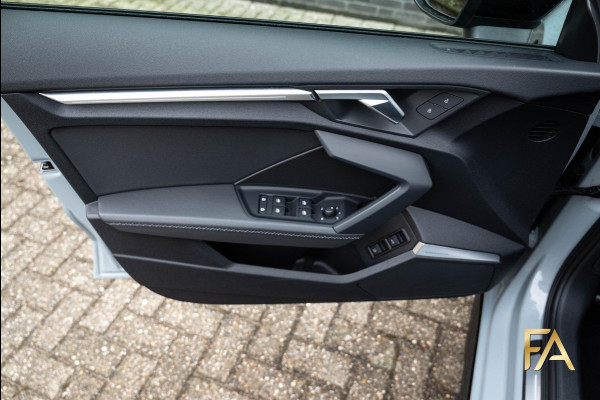 Audi A3 Sportback 40 TFSI e S Line Pfeilgrau|Panodak|Sfeer|RSSeats|18Inch
