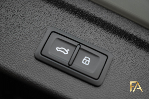 Audi A3 Sportback 40 TFSI e S Line Pfeilgrau|Panodak|Sfeer|RSSeats|18Inch