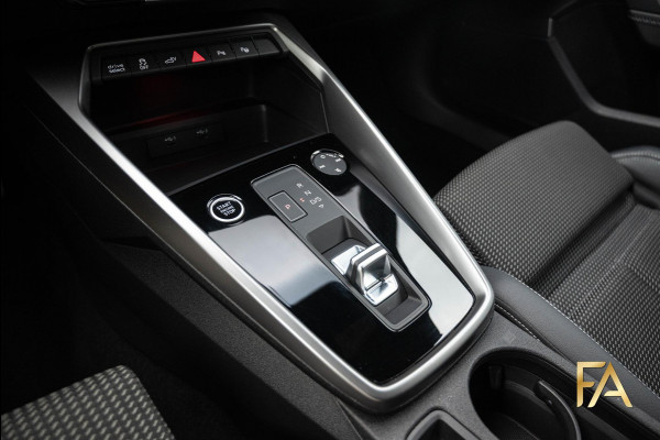 Audi A3 Sportback 40 TFSI e S Line Pfeilgrau|Panodak|Sfeer|RSSeats|18Inch