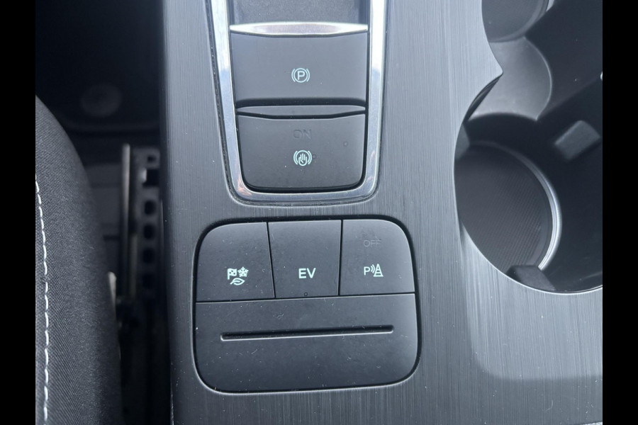 Ford Kuga 2.5 PHEV Titanium 225pk | Winterpack | Digitale Cockpit | 1.500kg Trekgewicht | All Weather Banden