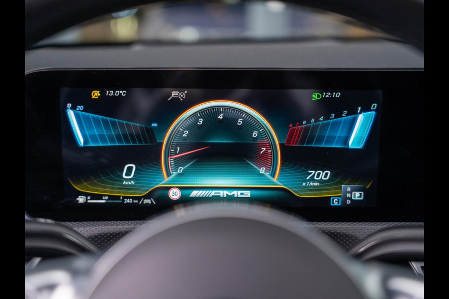 Mercedes-Benz A-Klasse AMG 35 4MATIC / Org.NL / Kuip / Aero / HUD / Burm / Pano / 360 / Ambient / Stl. Koeling / Multibeam