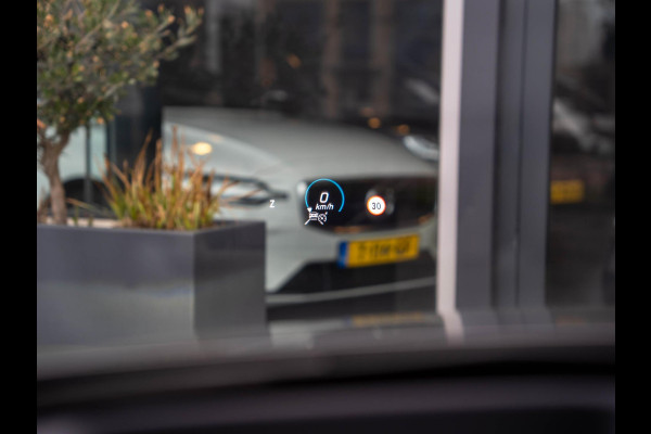 Mercedes-Benz A-Klasse AMG 35 4MATIC / Org.NL / Kuip / Aero / HUD / Burm / Pano / 360 / Ambient / Stl. Koeling / Multibeam