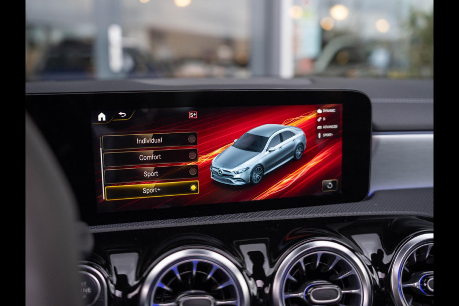 Mercedes-Benz A-Klasse AMG 35 4MATIC / Org.NL / Kuip / Aero / HUD / Burm / Pano / 360 / Ambient / Stl. Koeling / Multibeam