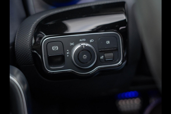 Mercedes-Benz A-Klasse AMG 35 4MATIC / Org.NL / Kuip / Aero / HUD / Burm / Pano / 360 / Ambient / Stl. Koeling / Multibeam