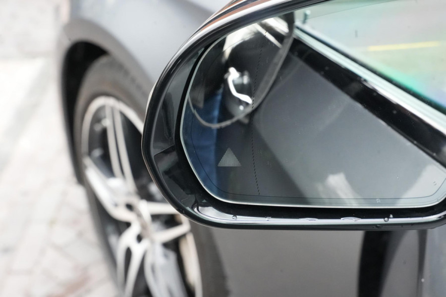 Mercedes-Benz E-Klasse 220 d Business Solution AMG Panoramadak WideScreen Ambient Luxe Leder