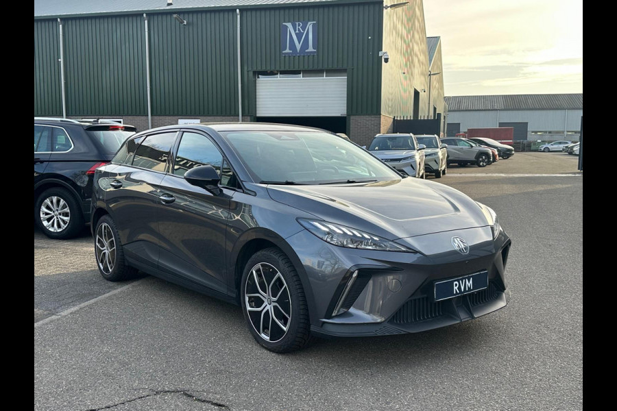 MG Mg4 electric Luxury 64 kWh |LONG RANGE|  11.000KM! | 7 JAAR GARANTIE BIJ MG| SUPER COMPLETE AUTO| RONDOMZICHT CAMERA| STOEL+ STUUR VERWARMING| DODE HOEK
