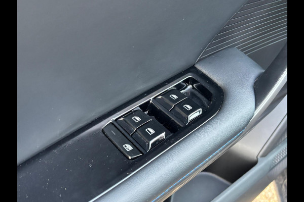 MG Mg4 electric Luxury 64 kWh |LONG RANGE|  11.000KM! | 7 JAAR GARANTIE BIJ MG| SUPER COMPLETE AUTO| RONDOMZICHT CAMERA| STOEL+ STUUR VERWARMING| DODE HOEK