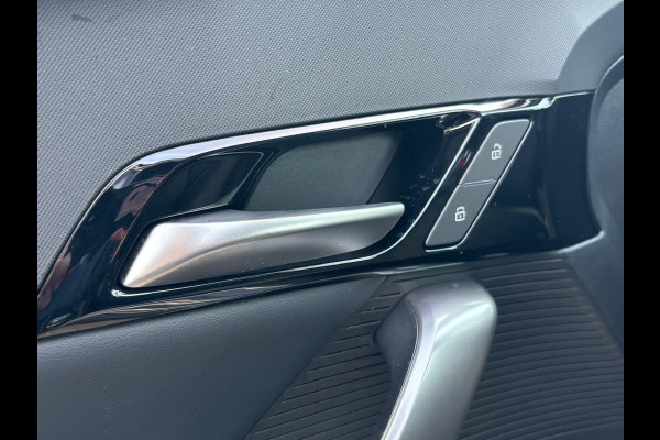 MG Mg4 electric Luxury 64 kWh |LONG RANGE|  11.000KM! | 7 JAAR GARANTIE BIJ MG| SUPER COMPLETE AUTO| RONDOMZICHT CAMERA| STOEL+ STUUR VERWARMING| DODE HOEK