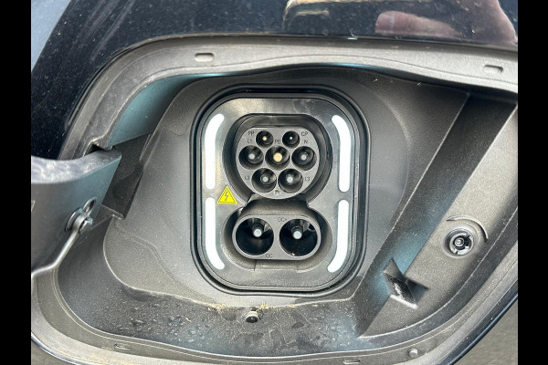 MG Mg4 electric Luxury 64 kWh | 20.000KM! | 7 JAAR GARANTIE BIJ MG| SUPER COMPLETE AUTO| RONDOMZICHT CAMERA| STOEL+ STUUR VERWARMING| DODE HOEK