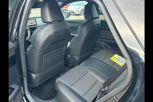 MG Mg4 electric Luxury 64 kWh | 20.000KM! | 7 JAAR GARANTIE BIJ MG| SUPER COMPLETE AUTO| RONDOMZICHT CAMERA| STOEL+ STUUR VERWARMING| DODE HOEK