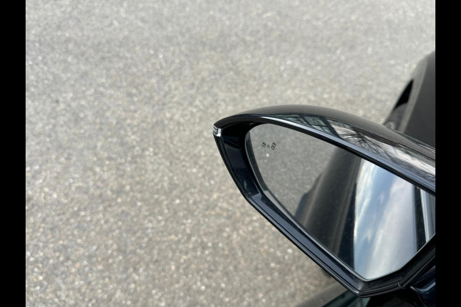 MG Mg4 electric Luxury 64 kWh | 20.000KM! | 7 JAAR GARANTIE BIJ MG| SUPER COMPLETE AUTO| RONDOMZICHT CAMERA| STOEL+ STUUR VERWARMING| DODE HOEK