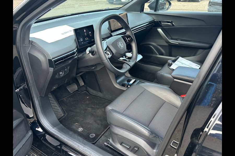 MG Mg4 electric Luxury 64 kWh | 20.000KM! | 7 JAAR GARANTIE BIJ MG| SUPER COMPLETE AUTO| RONDOMZICHT CAMERA| STOEL+ STUUR VERWARMING| DODE HOEK