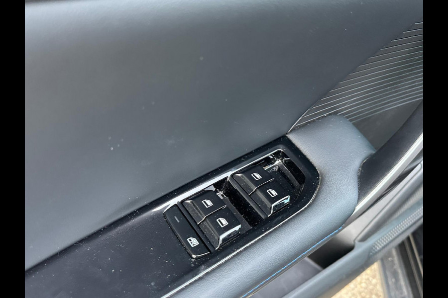 MG Mg4 electric Luxury 64 kWh | 20.000KM! | 7 JAAR GARANTIE BIJ MG| SUPER COMPLETE AUTO| RONDOMZICHT CAMERA| STOEL+ STUUR VERWARMING| DODE HOEK