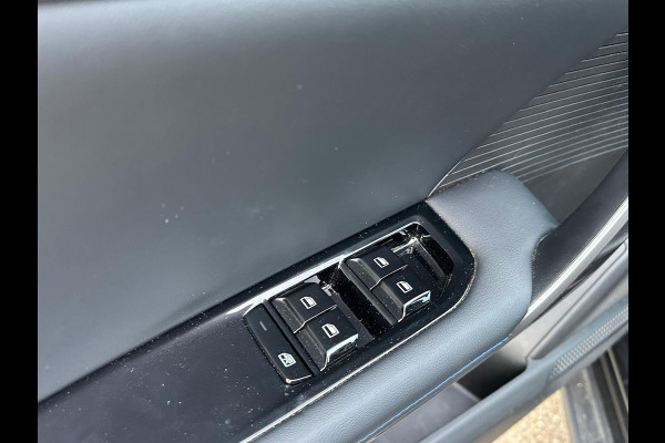 MG Mg4 electric Luxury 64 kWh | 20.000KM! | 7 JAAR GARANTIE BIJ MG| SUPER COMPLETE AUTO| RONDOMZICHT CAMERA| STOEL+ STUUR VERWARMING| DODE HOEK