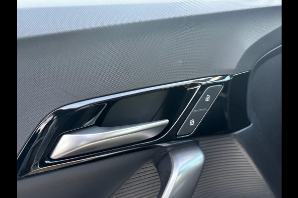 MG Mg4 electric Luxury 64 kWh |LONG RANGE | 12.000KM! | 7 JAAR GARANTIE BIJ MG| SUPER COMPLETE AUTO| RONDOMZICHT CAMERA| STOEL+ STUUR VERWARMING| DODE HOEK