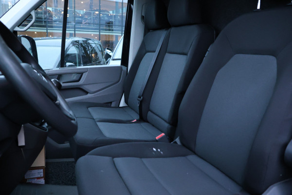 Volkswagen Crafter 35 2.0 TDI 177 PK L4H3 Highline | ACC | Bi-Xenon | CarPlay | Camera | DAB | 360 PDC | Trekhaak | NAP Logisch | Nieuwe APK