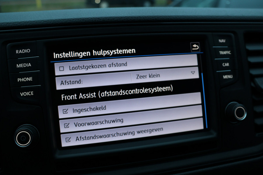 Volkswagen Crafter 35 2.0 TDI 177 PK L4H3 Highline | ACC | Bi-Xenon | CarPlay | Camera | DAB | 360 PDC | Trekhaak | NAP Logisch | Nieuwe APK