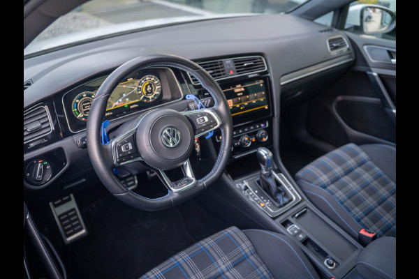 Volkswagen Golf 1.4 TSI GTE 204PK / Pano / ACC / Carplay / Virtual cockpit / Stoelverwarming