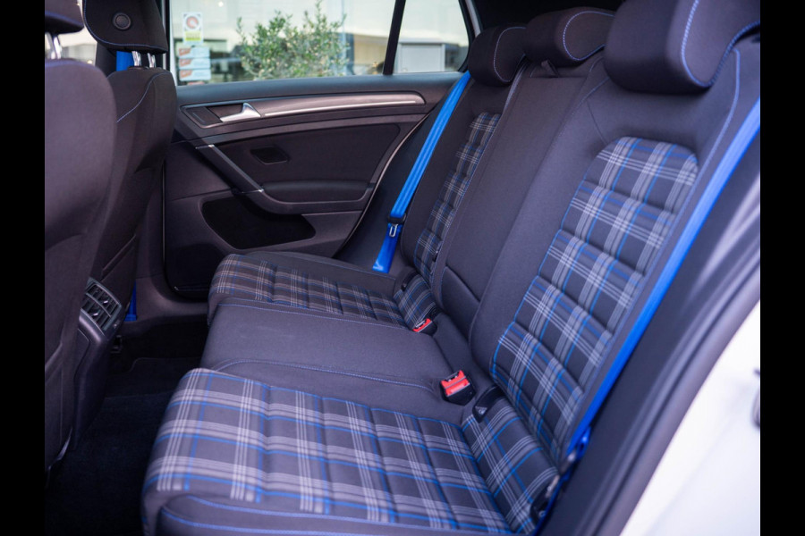 Volkswagen Golf 1.4 TSI GTE 204PK / Pano / ACC / Carplay / Virtual cockpit / Stoelverwarming