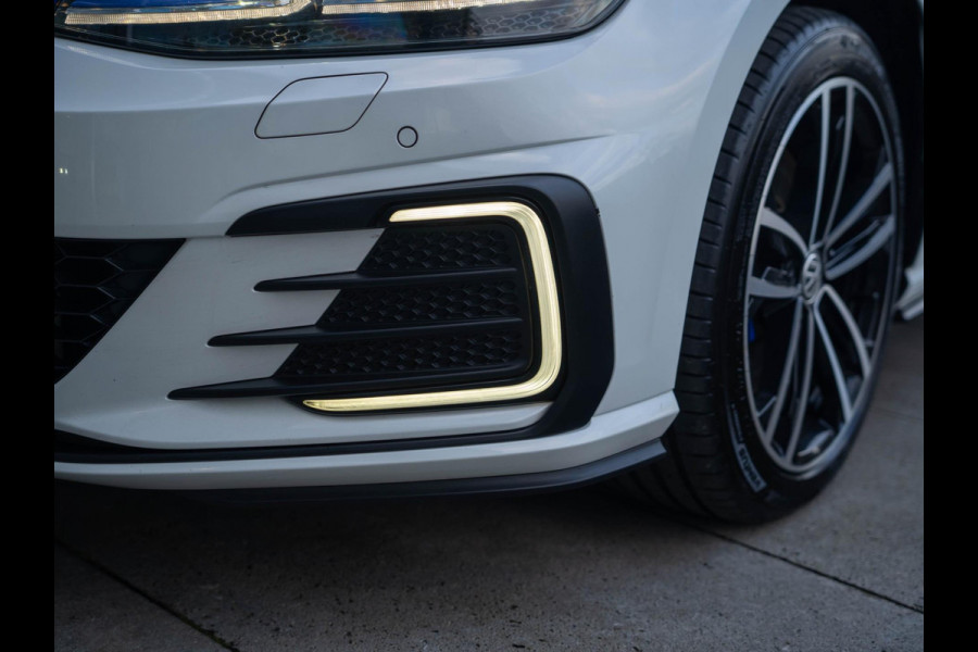 Volkswagen Golf 1.4 TSI GTE 204PK / Pano / ACC / Carplay / Virtual cockpit / Stoelverwarming