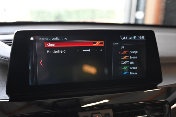 BMW X1 SDrive20i - Adaptive Cruise Control - Panoramadak - HUD - Leren Sportstoelen - Achteruitrijcamera - Afneembare Trekhaak -
