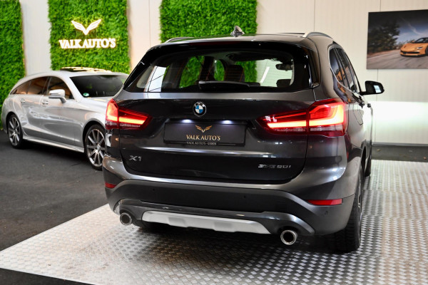 BMW X1 SDrive20i - Adaptive Cruise Control - Panoramadak - HUD - Leren Sportstoelen - Achteruitrijcamera - Afneembare Trekhaak -