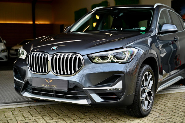 BMW X1 SDrive20i - Adaptive Cruise Control - Panoramadak - HUD - Leren Sportstoelen - Achteruitrijcamera - Afneembare Trekhaak -