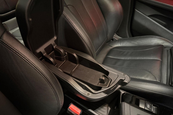 BMW X1 SDrive20i - Adaptive Cruise Control - Panoramadak - HUD - Leren Sportstoelen - Achteruitrijcamera - Afneembare Trekhaak -