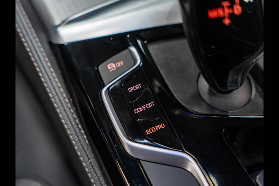 BMW 5 Serie Touring 520i High Executive M Pakket, Pano, Virtual Cockpit, Leder, 19"M Sport Velgen, Prive Glas, Volledig Onderhoud