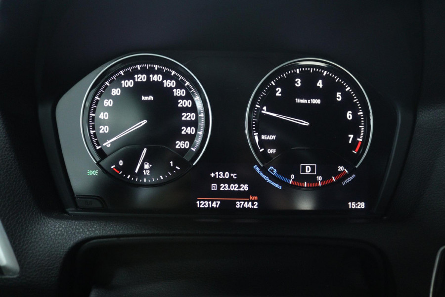 BMW 1-serie 118i Corporate Lease Executive (STOELVERWARMING, DIGITALE COCKPIT, CRUISE CONTROL, AUTOMAAT, DEALER ONDERHOUDEN)