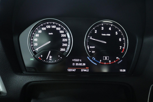 BMW 1-serie 118i Corporate Lease Executive (STOELVERWARMING, DIGITALE COCKPIT, CRUISE CONTROL, AUTOMAAT, DEALER ONDERHOUDEN)