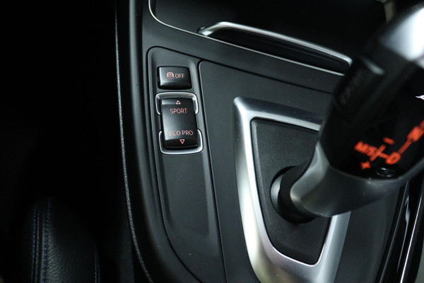 BMW 1-serie 118i Corporate Lease Executive (STOELVERWARMING, DIGITALE COCKPIT, CRUISE CONTROL, AUTOMAAT, DEALER ONDERHOUDEN)