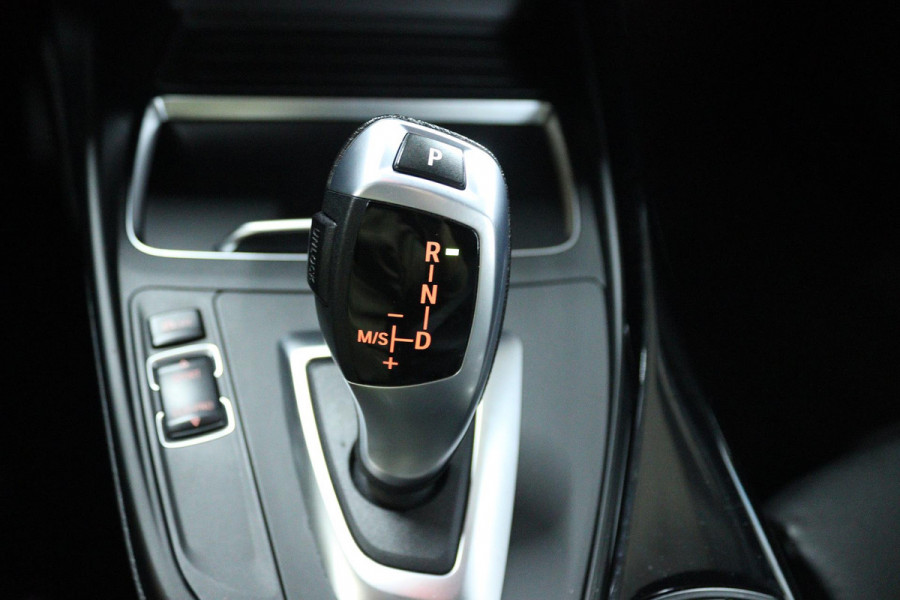 BMW 1-serie 118i Corporate Lease Executive (STOELVERWARMING, DIGITALE COCKPIT, CRUISE CONTROL, AUTOMAAT, DEALER ONDERHOUDEN)