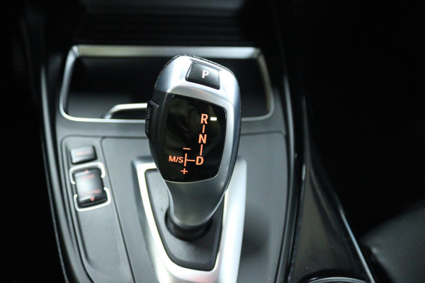 BMW 1-serie 118i Corporate Lease Executive (STOELVERWARMING, DIGITALE COCKPIT, CRUISE CONTROL, AUTOMAAT, DEALER ONDERHOUDEN)