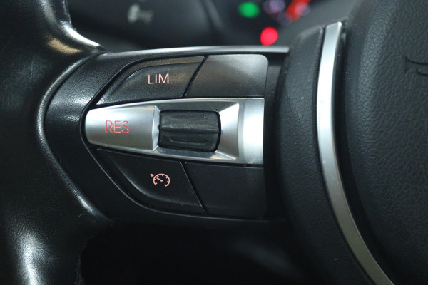 BMW 1-serie 118i Corporate Lease Executive (STOELVERWARMING, DIGITALE COCKPIT, CRUISE CONTROL, AUTOMAAT, DEALER ONDERHOUDEN)