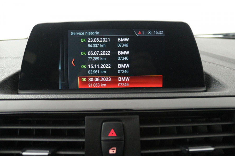 BMW 1-serie 118i Corporate Lease Executive (STOELVERWARMING, DIGITALE COCKPIT, CRUISE CONTROL, AUTOMAAT, DEALER ONDERHOUDEN)